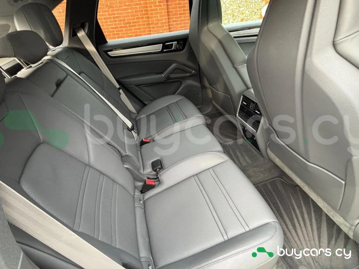 Porsche Cayenne White