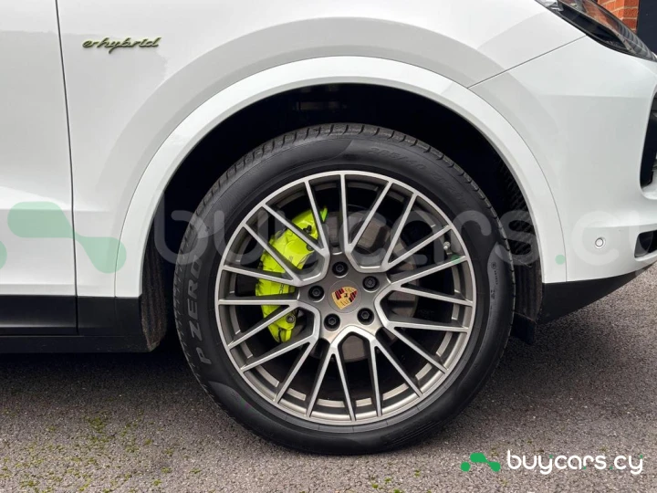 Porsche Cayenne White