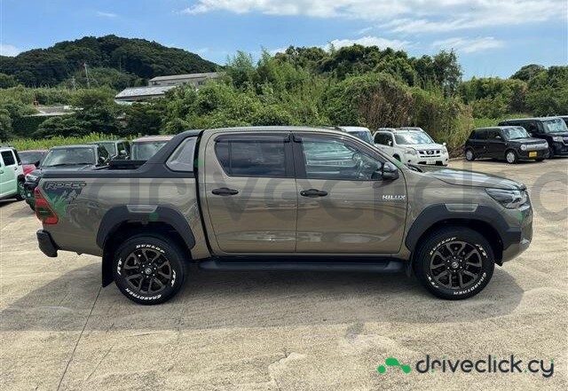 Toyota Hilux Beige