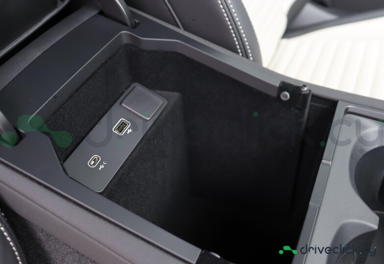 Land Rover Discovery Sport Черный