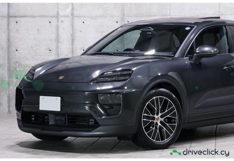 Porsche Macan Grey