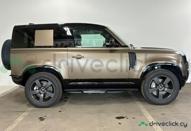 Land Rover Defender Зеленый