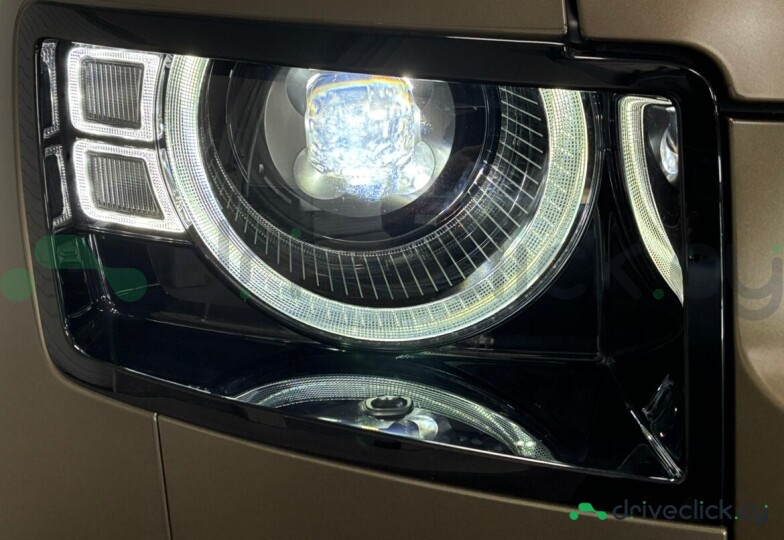 Land Rover Defender Зеленый