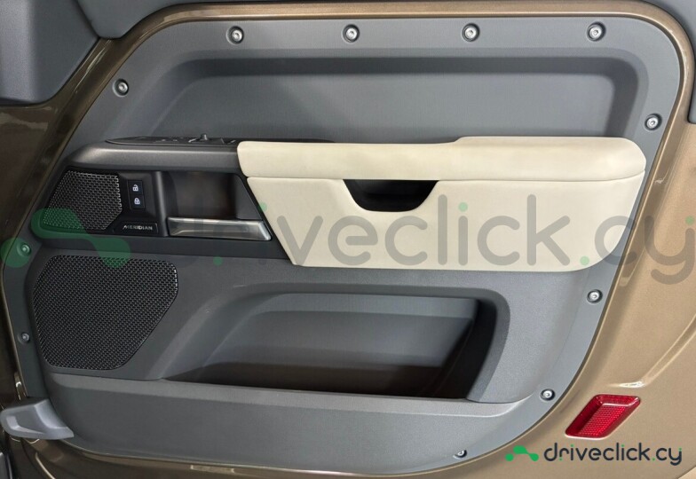 Land Rover Defender Зеленый