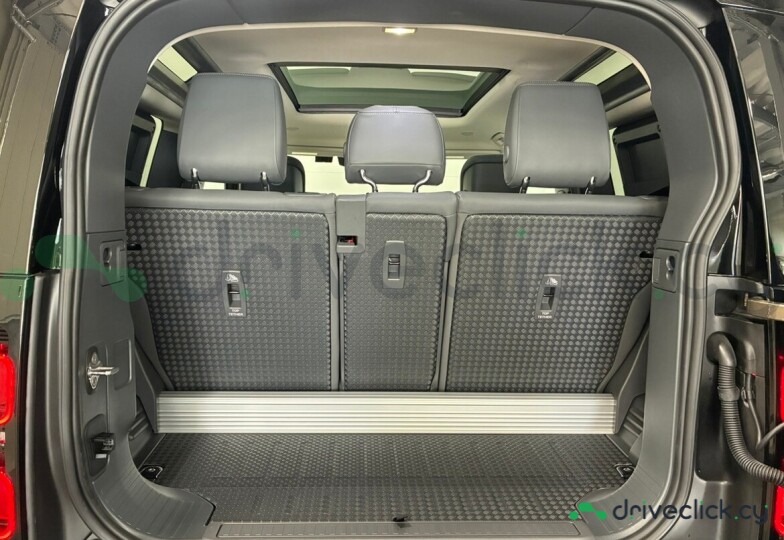 Land Rover Defender Зеленый