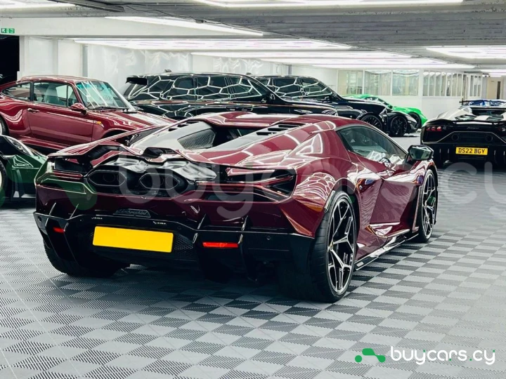 Lamborghini Revuelto Красный