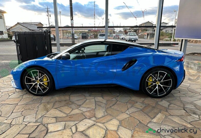 Lotus Emira Синий