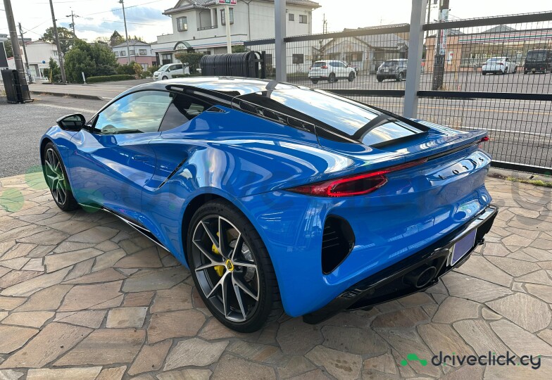 Lotus Emira Синий