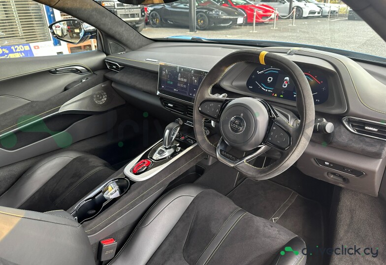Lotus Emira Синий