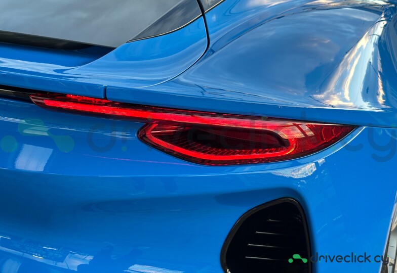 Lotus Emira Синий