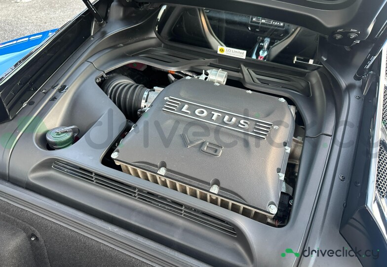 Lotus Emira Синий