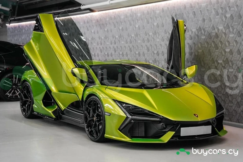 Lamborghini Revuelto Green