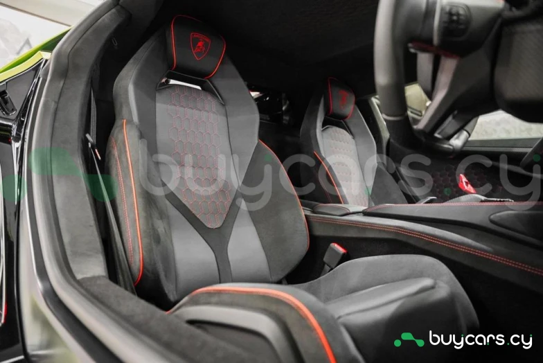 Lamborghini Revuelto Green