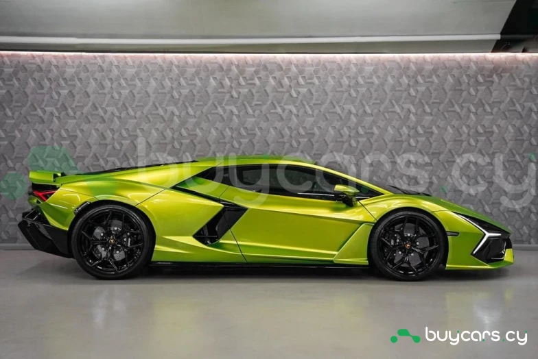 Lamborghini Revuelto Green