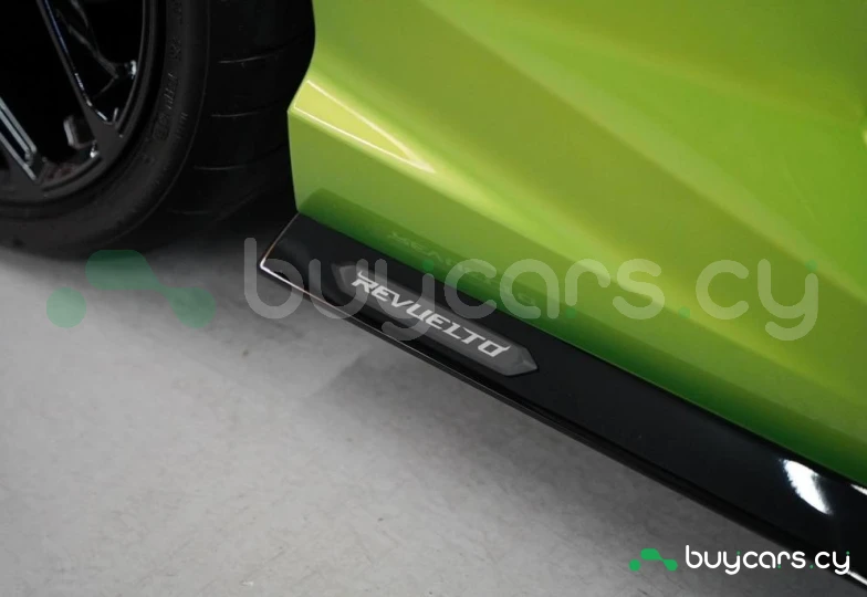 Lamborghini Revuelto Green