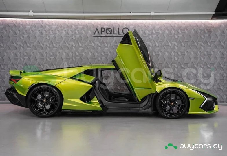 Lamborghini Revuelto Green