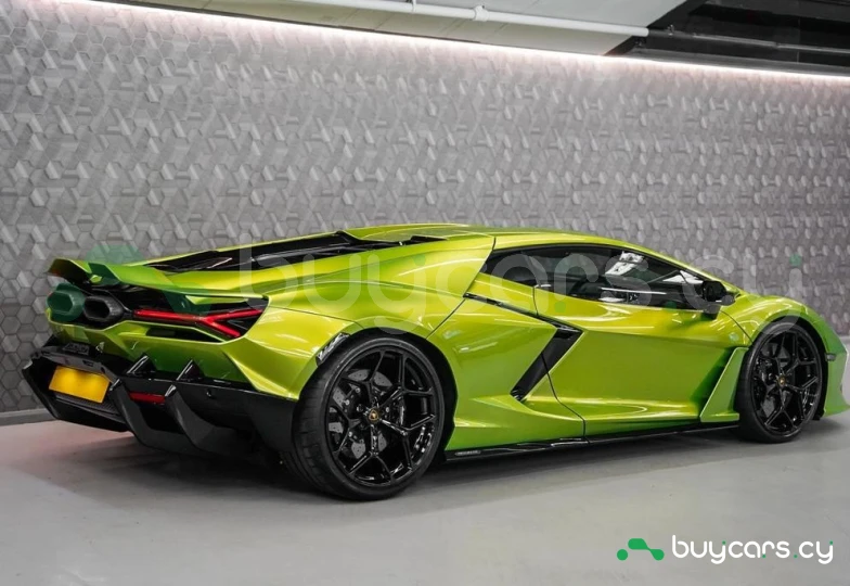 Lamborghini Revuelto Green