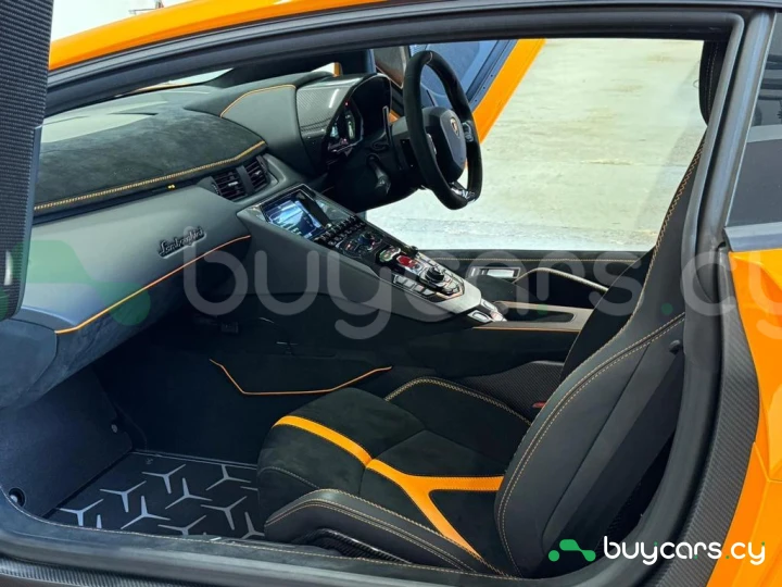 Lamborghini Aventador Оранжевый