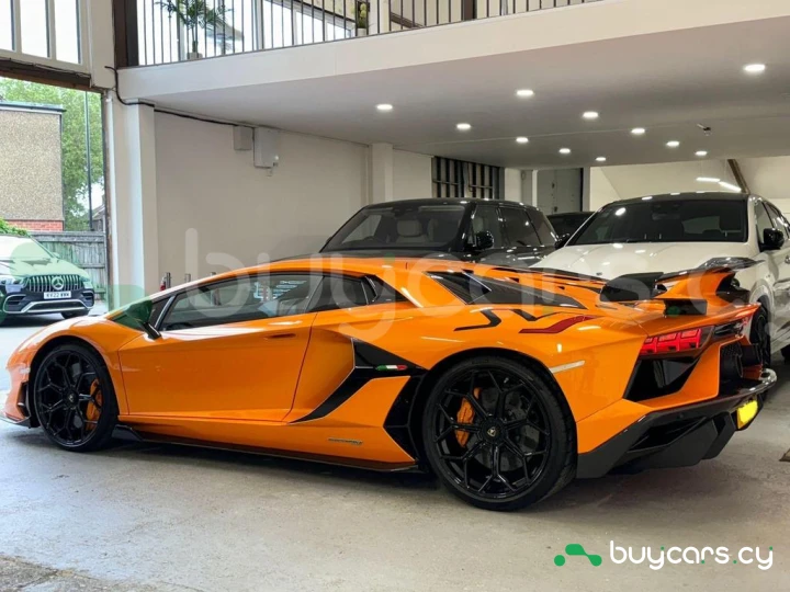Lamborghini Aventador Оранжевый