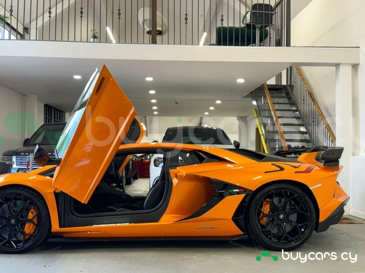 Lamborghini Aventador Оранжевый