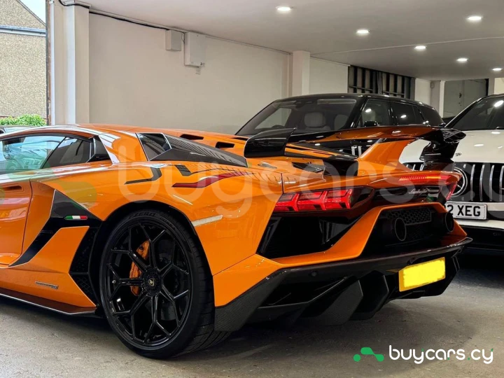 Lamborghini Aventador Оранжевый