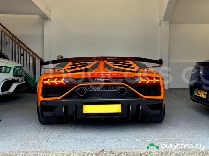Lamborghini Aventador Оранжевый