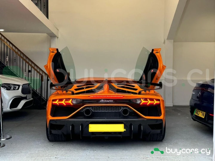 Lamborghini Aventador Оранжевый