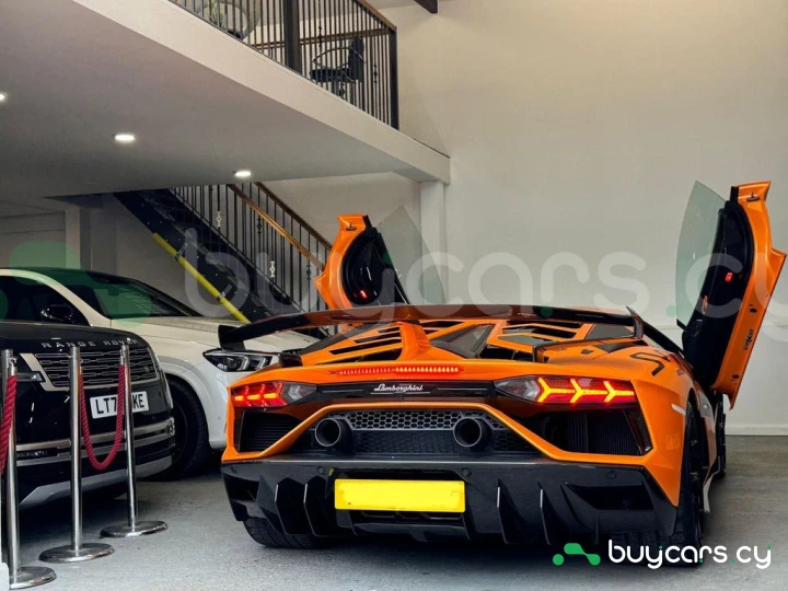 Lamborghini Aventador Оранжевый