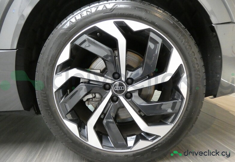 Audi Q8 e-tron Grey