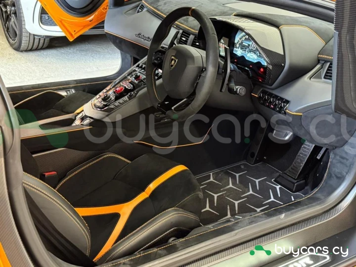 Lamborghini Aventador Оранжевый