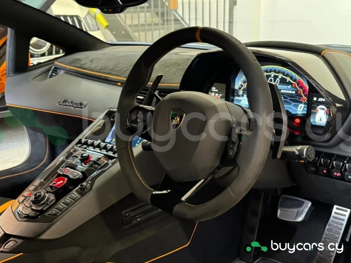 Lamborghini Aventador Оранжевый