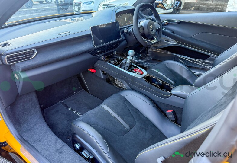 Lotus Emira Желтый