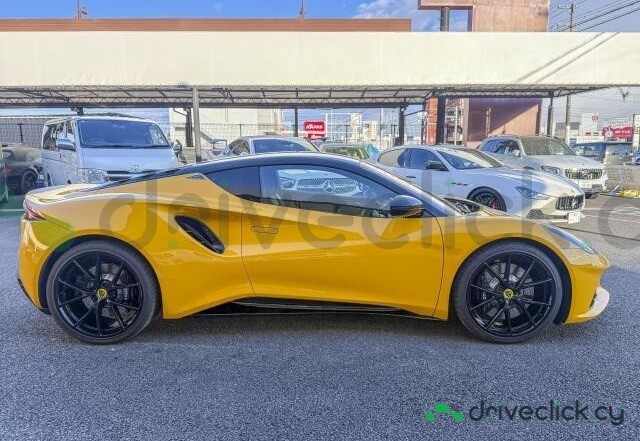 Lotus Emira Желтый