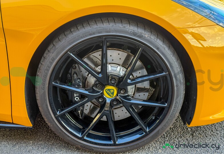 Lotus Emira Желтый