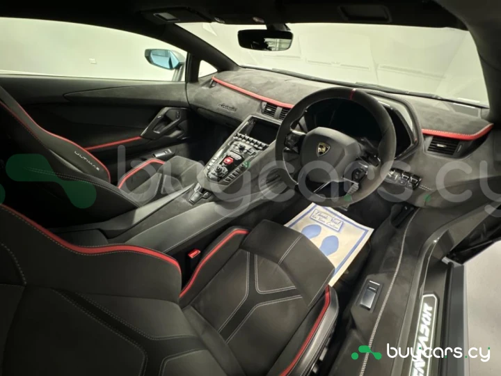 Lamborghini Aventador Серый