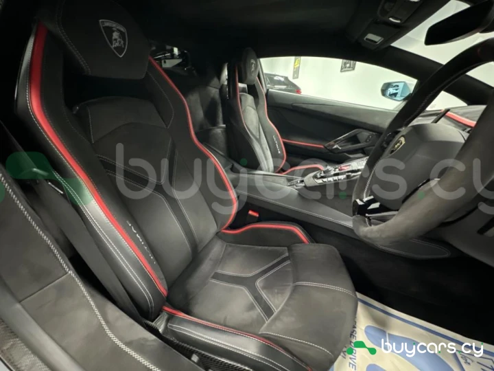 Lamborghini Aventador Серый