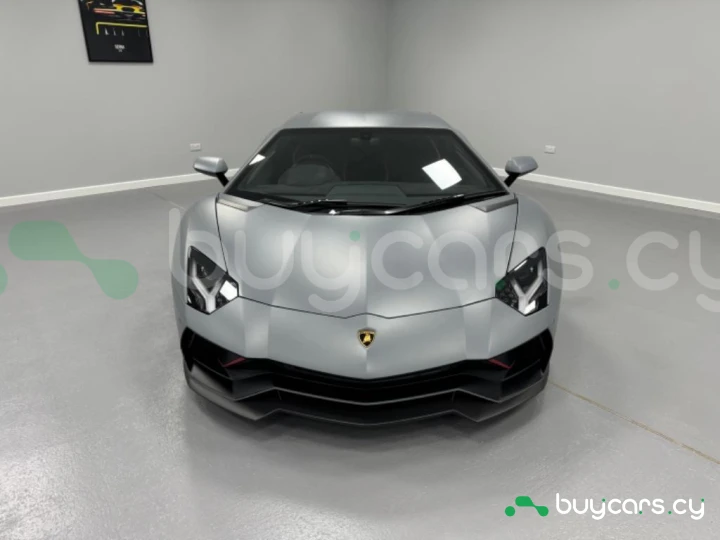 Lamborghini Aventador Серый