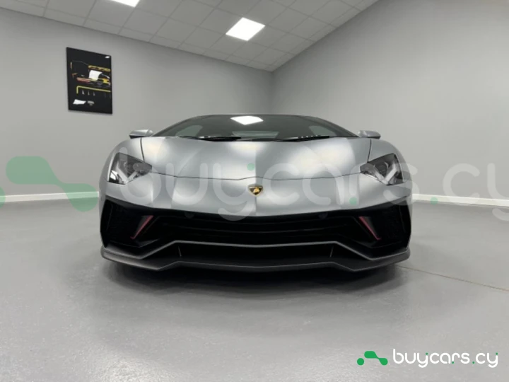Lamborghini Aventador Серый