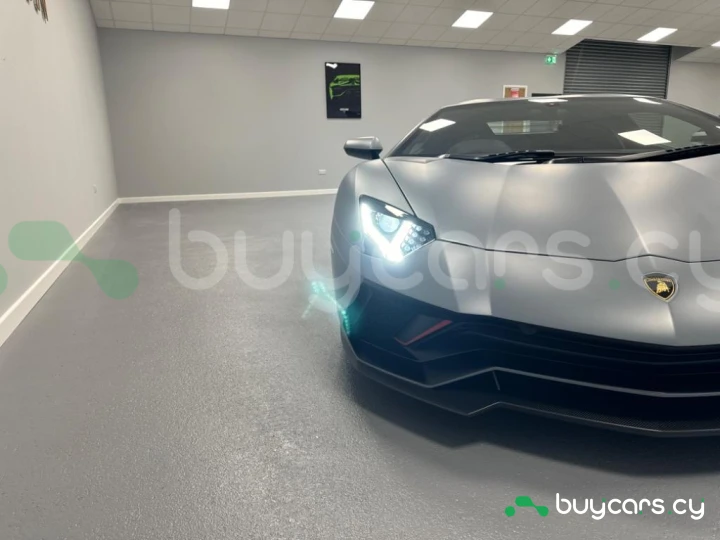 Lamborghini Aventador Серый