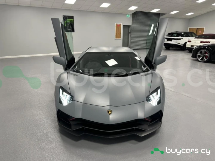 Lamborghini Aventador Серый