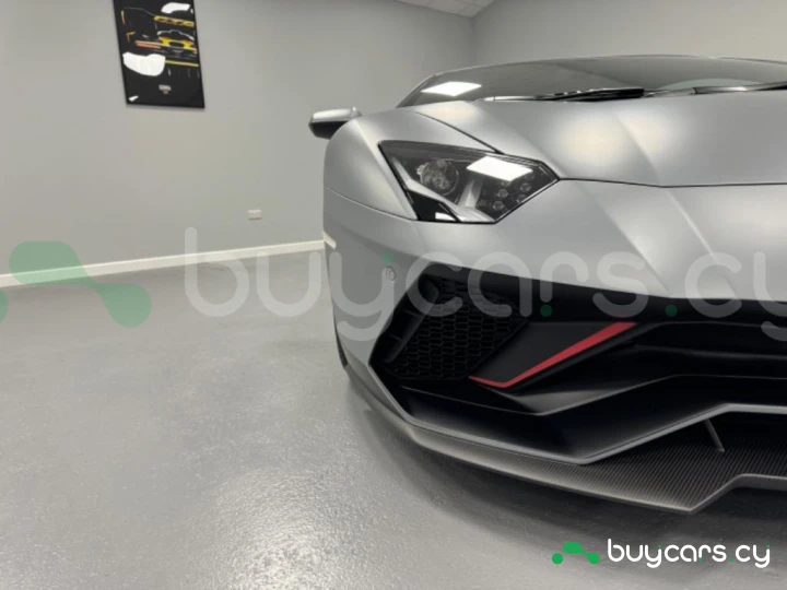 Lamborghini Aventador Серый