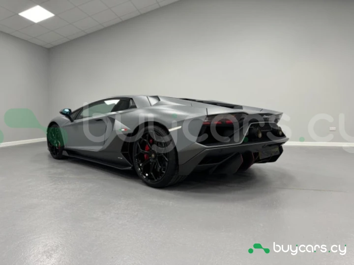 Lamborghini Aventador Серый