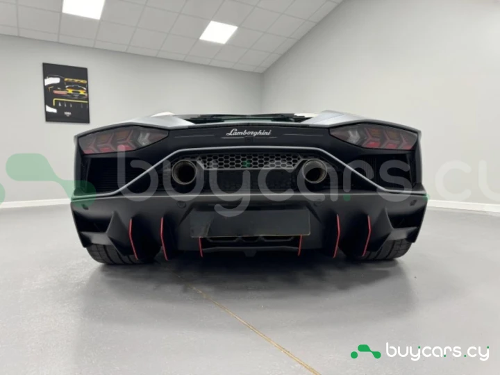 Lamborghini Aventador Серый