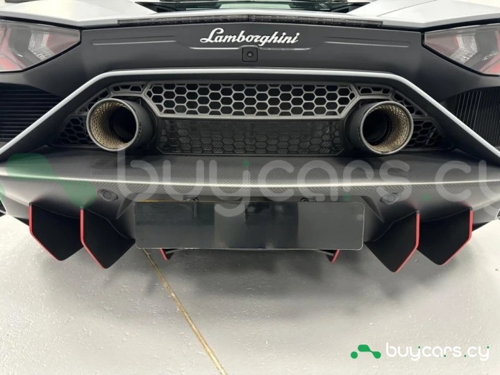 Lamborghini Aventador Серый