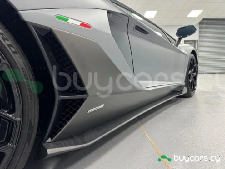 Lamborghini Aventador Серый