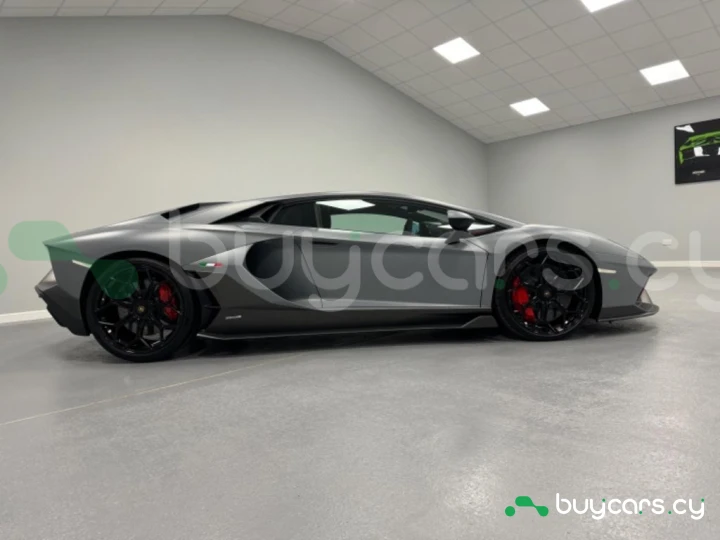 Lamborghini Aventador Серый