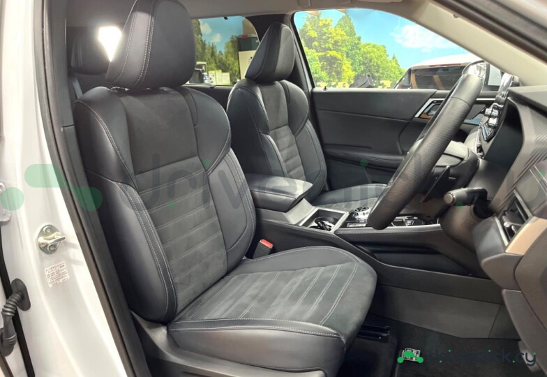 Mitsubishi Outlander White