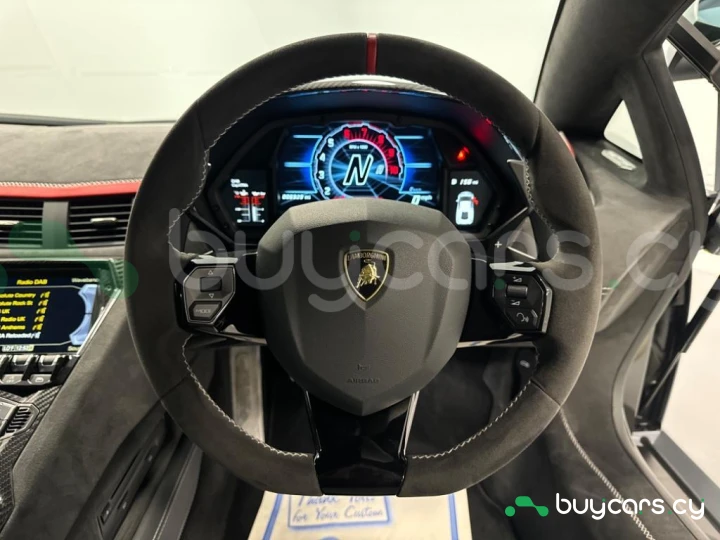 Lamborghini Aventador Серый