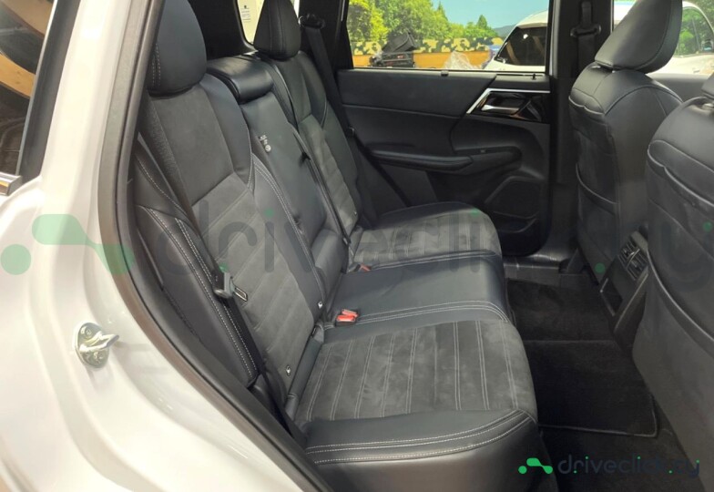 Mitsubishi Outlander White
