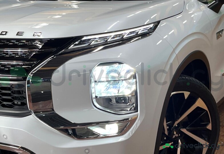 Mitsubishi Outlander White